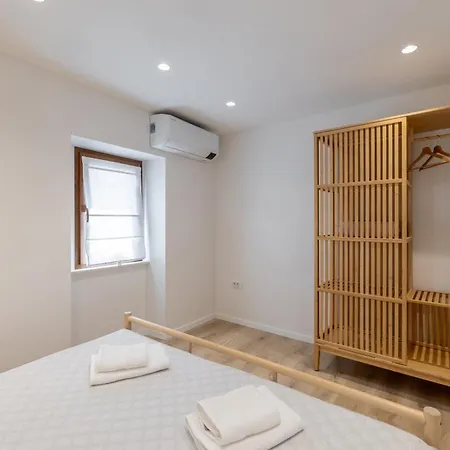 Ivan Apartman *