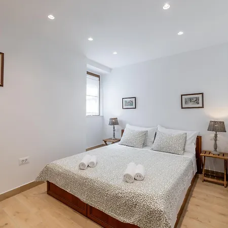 Ivan Apartman *